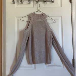 Shoulder less sweater